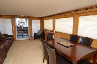 CHILLIN 33 Salon Looking Aft