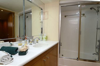 CHILLIN 43 VIP Bathroom