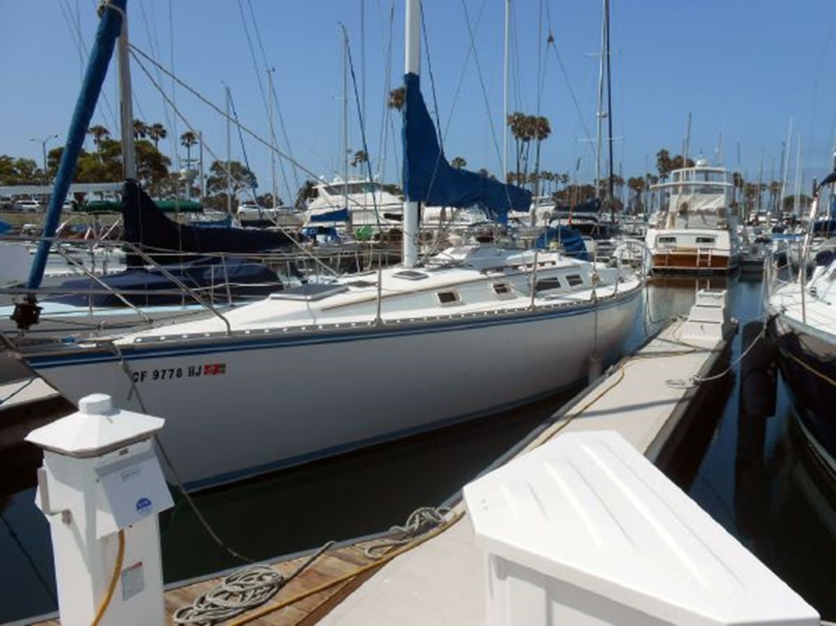 1984 Hunter 34 Cruising Sailboat HUNTER 34' 1984 | YATCO