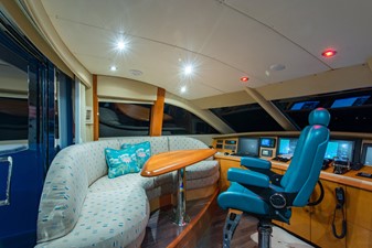 No Name 76 Enclosed Flybridge Seating
