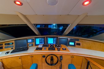 No Name 73 Enclosed Flybridge Helm