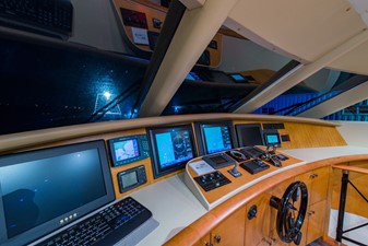 No Name 74 Enclosed Flybridge Helm