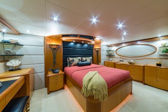 No Name 35 Master Stateroom