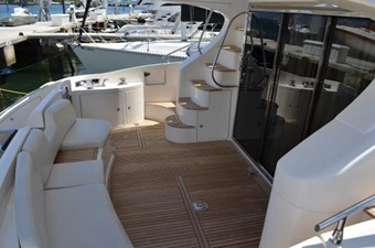 50ft 2009 Azimut Flybridge 5 Cockpit