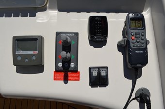 50ft 2009 Azimut Flybridge 14 Eletronics