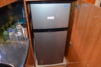 50ft 2009 Azimut Flybridge 24 Helm Refrigerator 