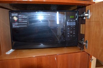 50ft 2009 Azimut Flybridge 25 Microwave