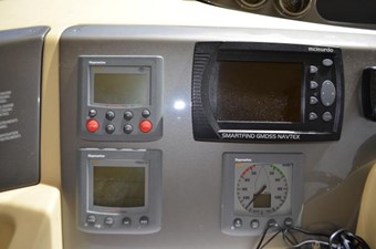50ft 2009 Azimut Flybridge 29 Electronics 