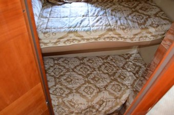 50ft 2009 Azimut Flybridge 33 Guest Room Bunks
