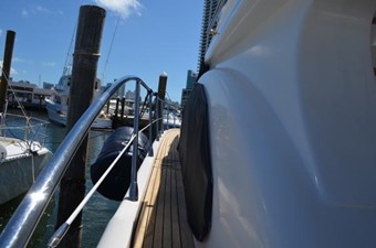 50ft 2009 Azimut Flybridge 46 Side Deck