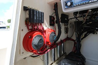 2003 Contender 23 Tournament 18 Dual Battery Switches