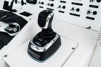 28ft 2008 Southport 28 Center Console 1 Optimus Joystick