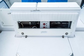 28ft 2008 Southport 28 Center Console 17 Battery Switches