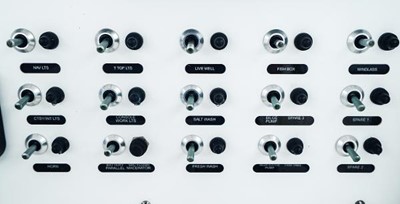 28ft 2008 Southport 28 Center Console 31 Helm Switches