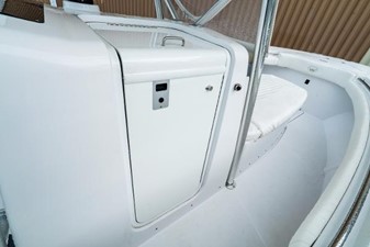 28ft 2008 Southport 28 Center Console 39 Lockable Console Door