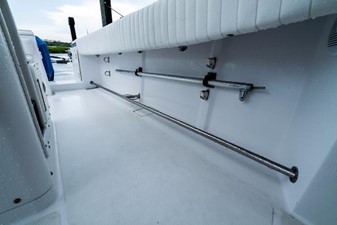 28ft 2008 Southport 28 Center Console 43 Cockpit Rod Storage/Toe Rail Port