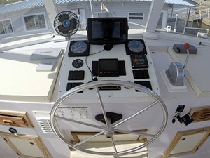 Sea Cow 13 Manatee 36 Flybridge Helm
