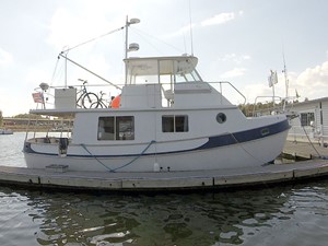 Manatee 36 Starboard Profile