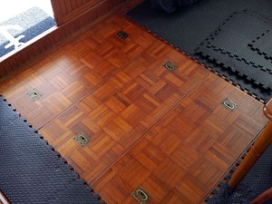 Sea Cow 29 Manatee 36 Salon Parquet Sole