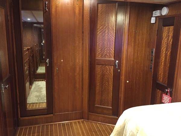 MASTER STATEROOM VIEW HEAD