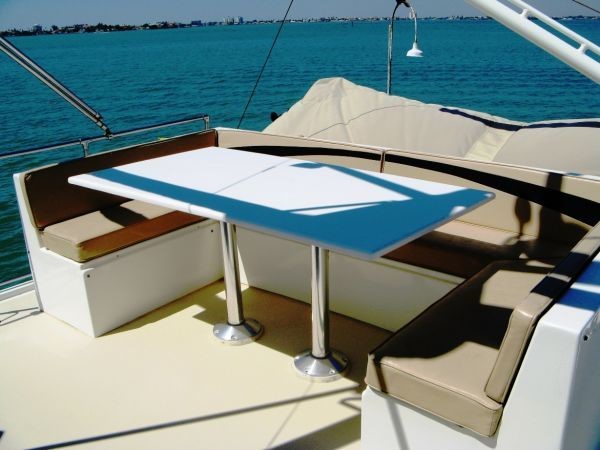 FLYBRIDGE CUSTOM DINETTE