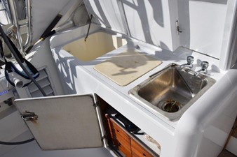 Bertram Open Express, Cummins repower - 38 SPECIAL 19 Tackle center
