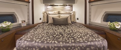 70E03 Ocean Alexander 12 