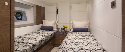 70E03 Ocean Alexander 14 