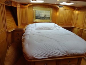 MIDNIGHT RAMBLER 13 Owner's Stateroom