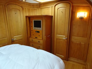 MIDNIGHT RAMBLER 16 Owner's Stateroom, Aft