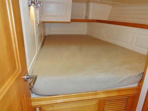 MIDNIGHT RAMBLER 21 Port Guest Cabin