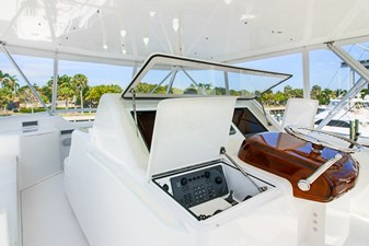 MAVERICK 34 Helm Console - Open 