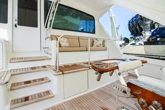 MAVERICK 45 Cockpit and Mezzanine
