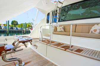 MAVERICK 46 Cockpit and Mezzanine