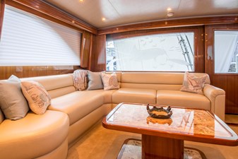 MAVERICK 6 Salon - Starboard Aft