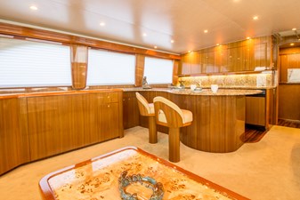 MAVERICK 7 Salon/Galley Bar - Portside
