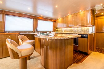 MAVERICK 8 Salon/Galley Bar