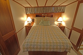 CRIMSON STAR 12 Master Stateroom