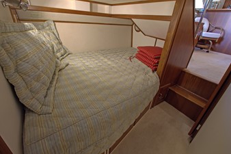 CRIMSON STAR 15 Guest Stateroom