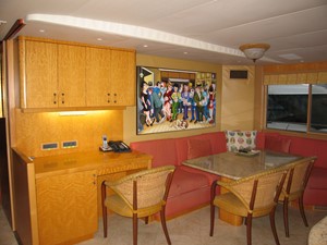 ALTISA VII 1/2 15 Country Kitchen Seating