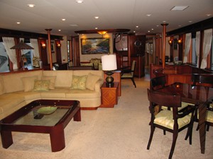 ALTISA VII 1/2 8 Main Salon