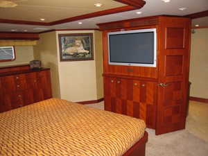 ALTISA VII 1/2 17 Master Stateroom