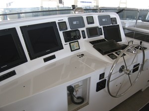 ALTISA VII 1/2 5 Flybridge Helm