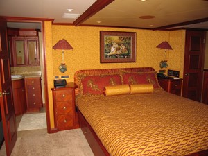 ALTISA VII 1/2 16 Master Stateroom