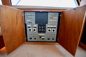 54' Bertram 8 Electronics