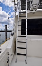 54' Bertram 31 Cockpit