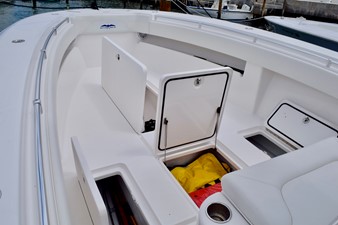 Invincible 33' 10 Bow