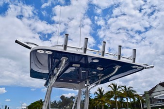 Invincible 33' 13 Hard Top