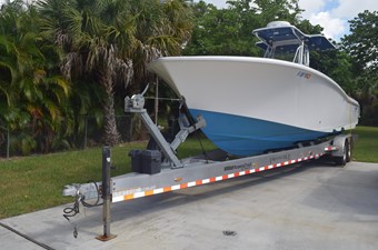 Invincible 33' 17 