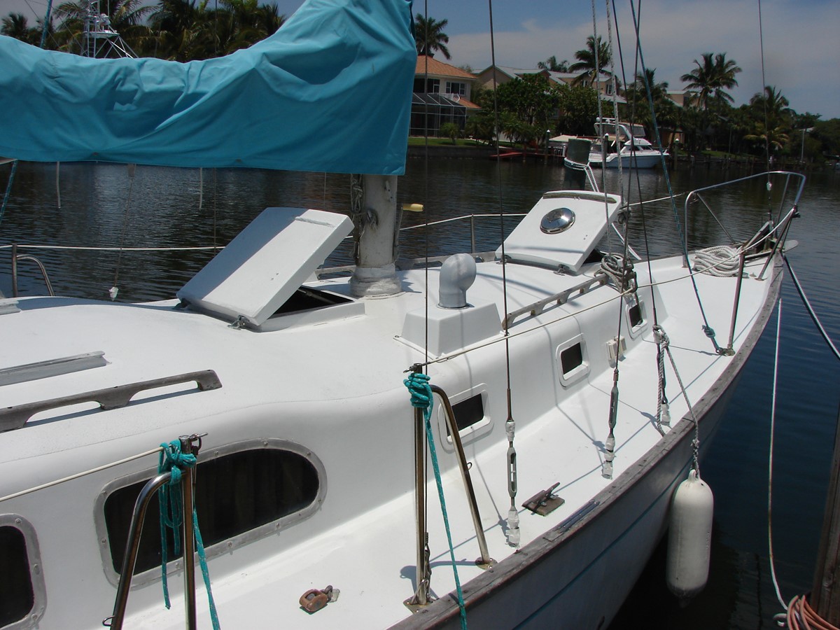 ISABEL Cruising Sailboat PEARSON 38' 1966 | YATCO